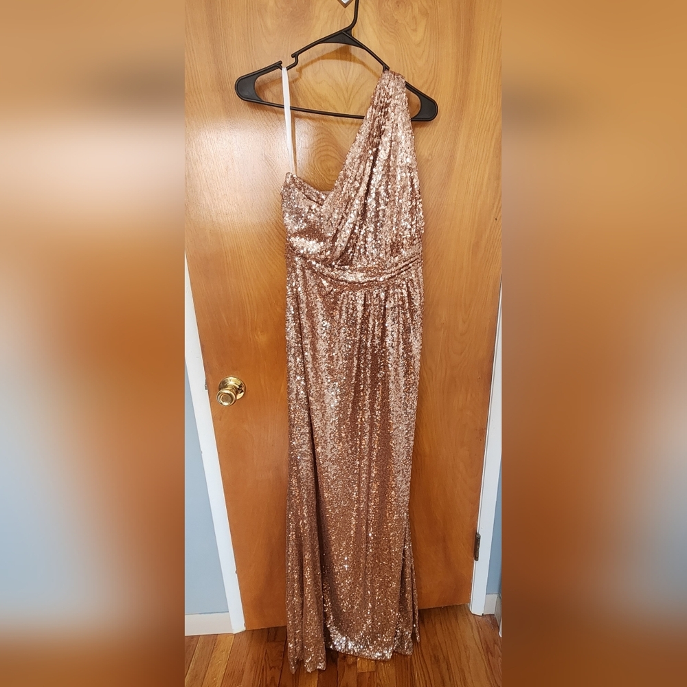 Revelry Sequin Dress in Rose Gold